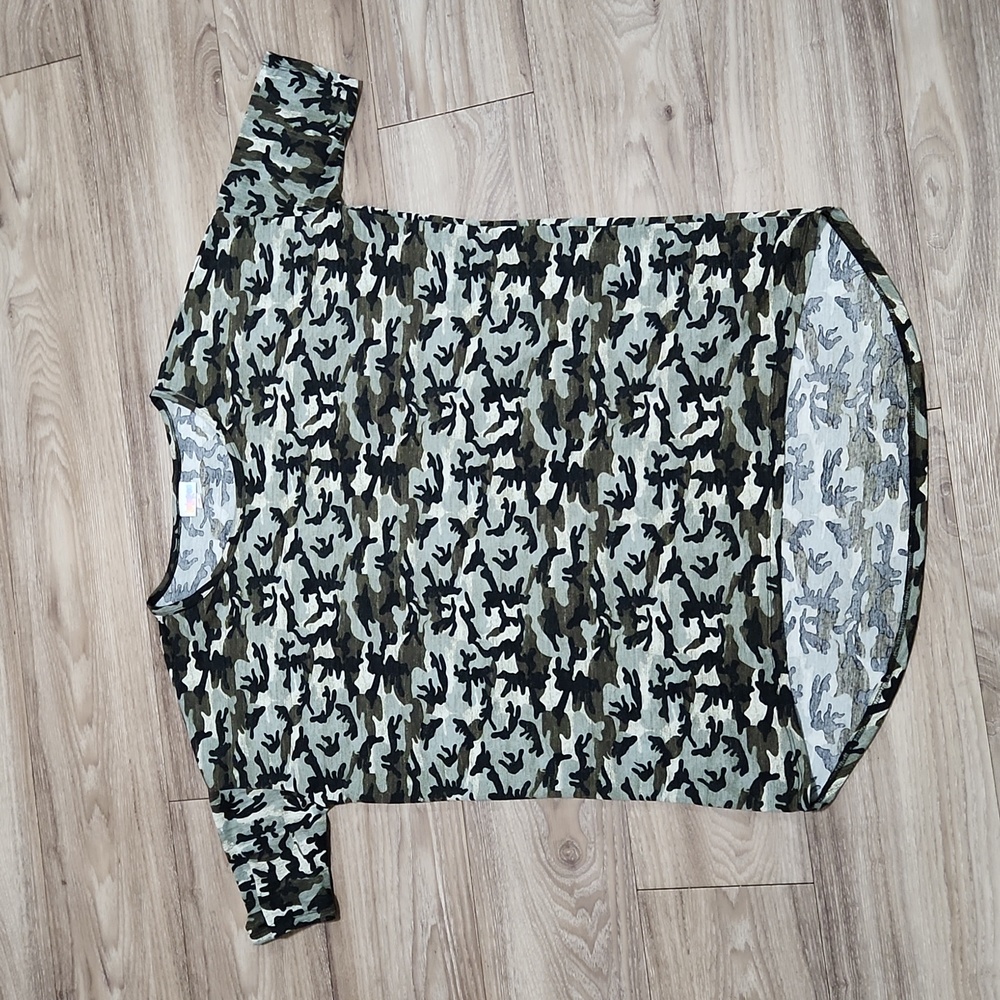 LuLaRoe Irma Women's Camo High Low Tunic Top With Fitted Mid Length Sleeves  EUC